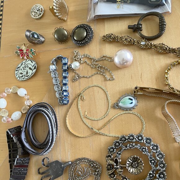 ESTATE SALE JEWELRY LOT - UNKNOWN REMAINDER - Picture 5 of 5